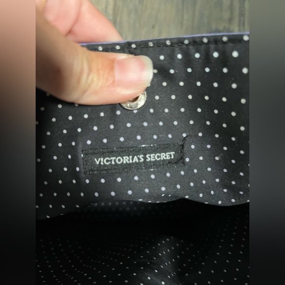 Victoria Secret - Picture 7 of 12